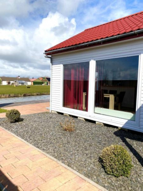 Ferienpark Vislust Modernes Holzhaus am Ijsselmeer mit eigenen Steg